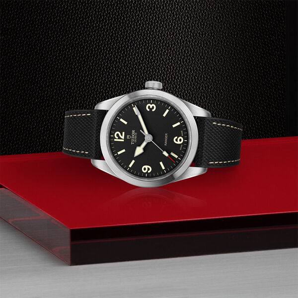 Ranger 39 mm automatique en acier inoxydable